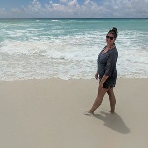 Meet your Posher, Monica